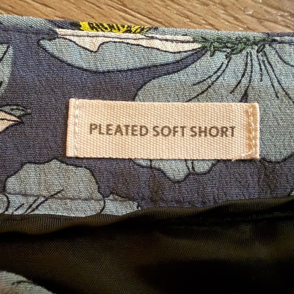 LOFT  Blue Floral Pleated Soft Shorts Size 6 - Picture 11 of 15